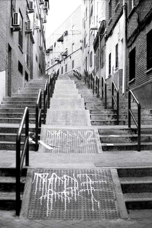 Photographie (Schwarz & Weiß) - Treppe (Hochformat), Madrid, Spanien
