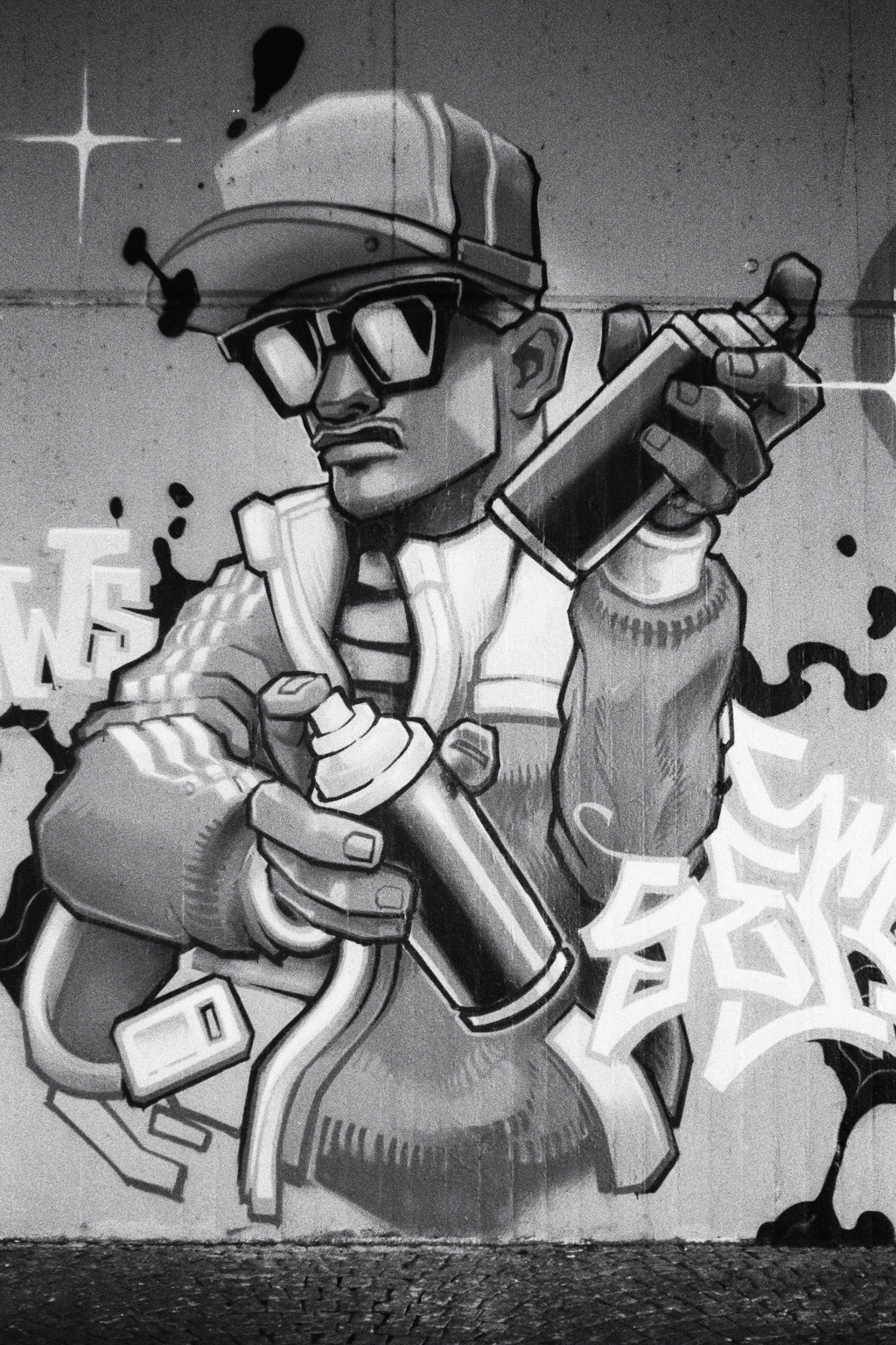 Photographie (Schwarz & Weiß) - Graffiti in Konstanz (Hochformat), Konstanz, Deutschland